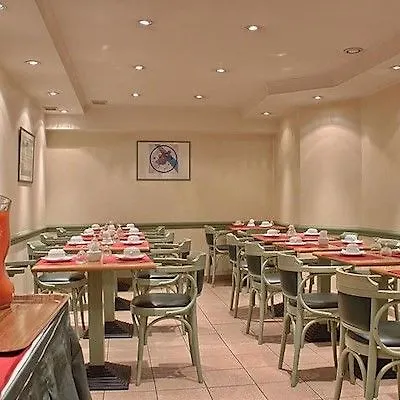 Aparthotel Pavillon Courcelles Parc Monceau Paris 3*,